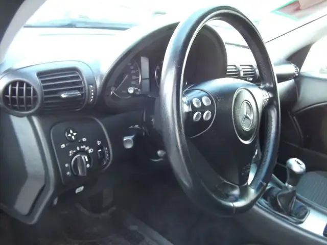 Mercedes-Benz C-Class view 10