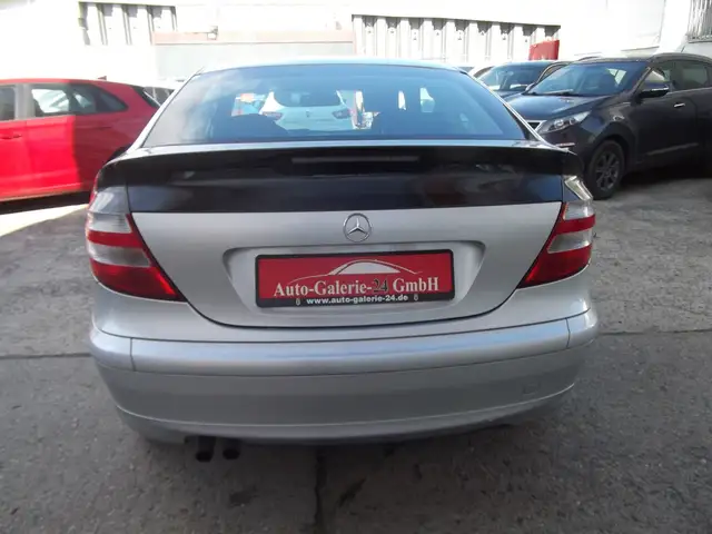 Mercedes-Benz C-Class view 7