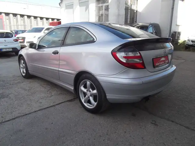 Mercedes-Benz C-Class view 6