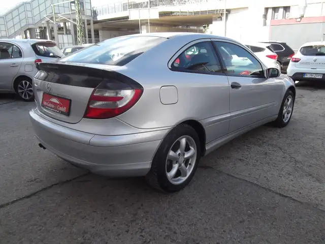Mercedes-Benz C-Class view 8