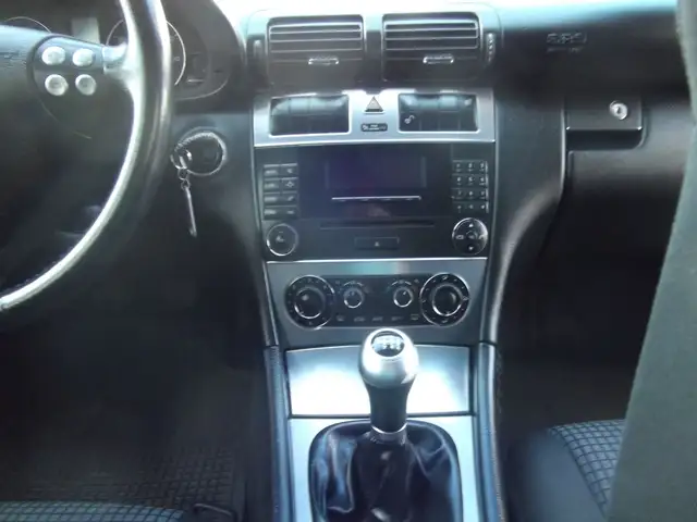 Mercedes-Benz C-Class view 14