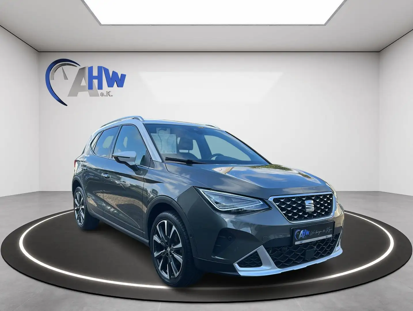 SEAT Arona 1,5 TSIXperience Grijs - 2