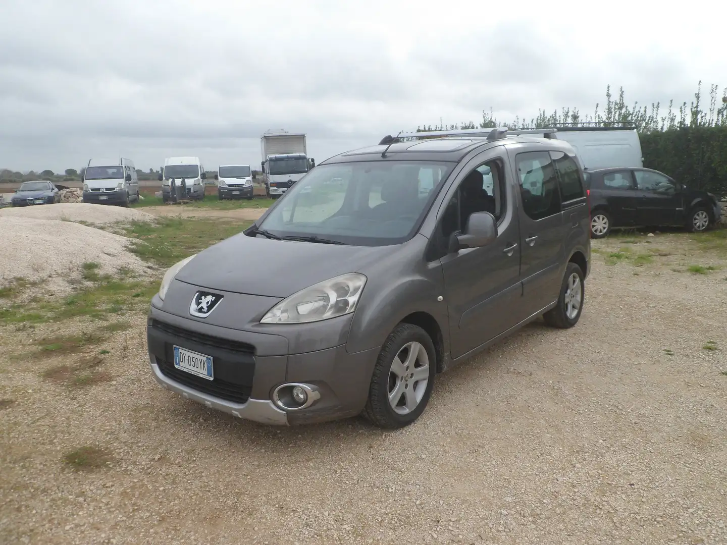 Peugeot Partner 5 posti autocarro Gris - 1
