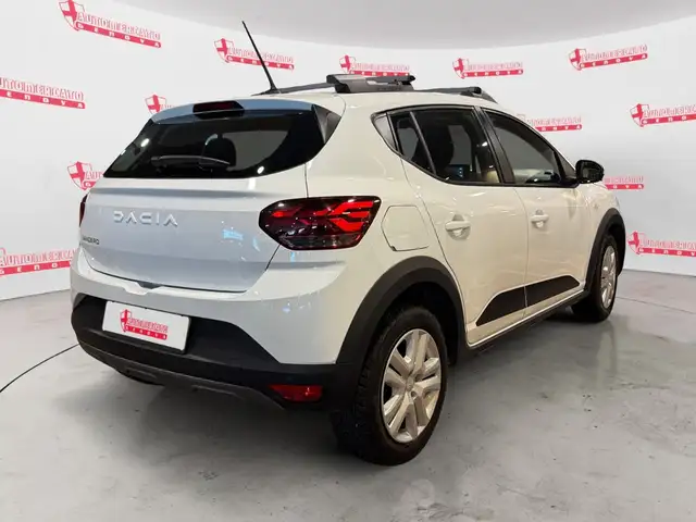 Dacia Sandero view 4