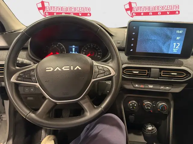 Dacia Sandero view 9