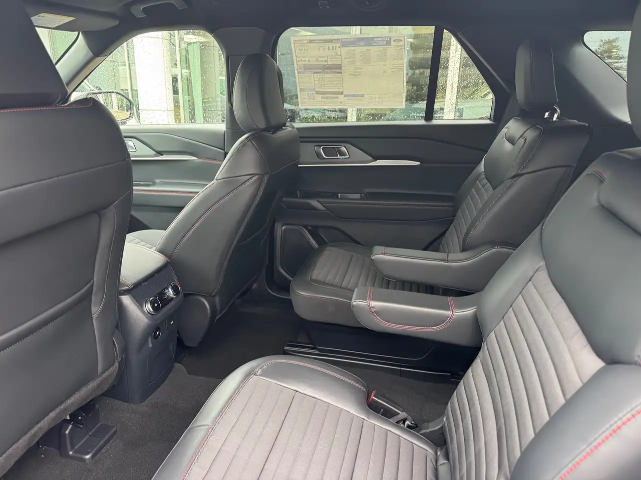 Ford Explorer photo Ford Explorer