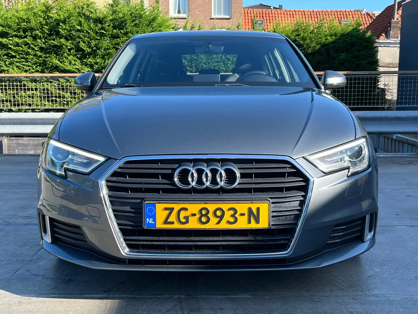 Audi A3 Sportback 1.5 TFSI CoD Sport | Automatische airco Grijs - 2