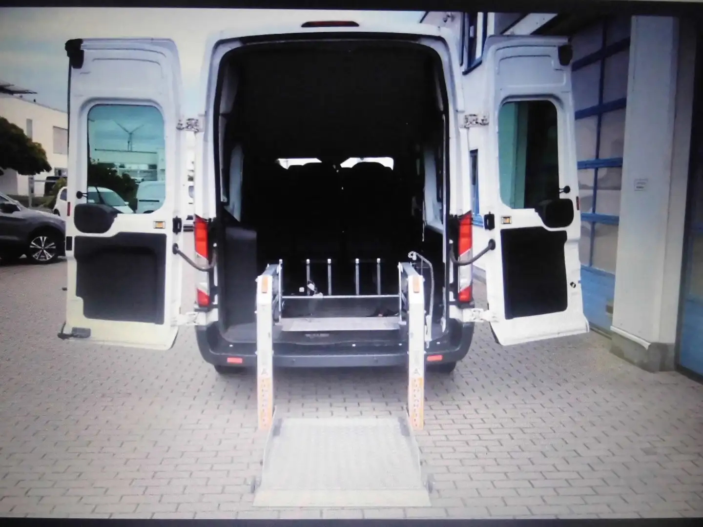 Ford Transit Bus Rollstuhlgerecht-für Behindertenfahrten Weiß - 1