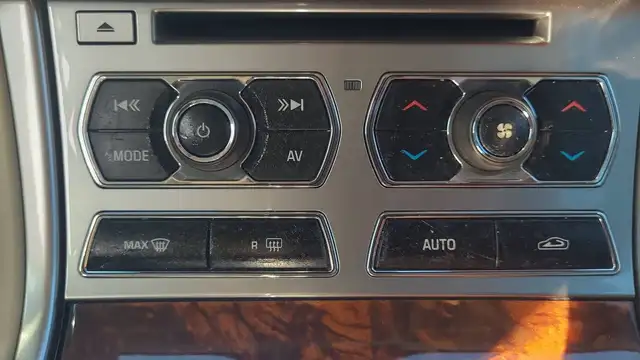 Jaguar XF view 13