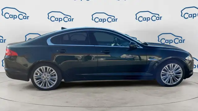 Jaguar XF view 4