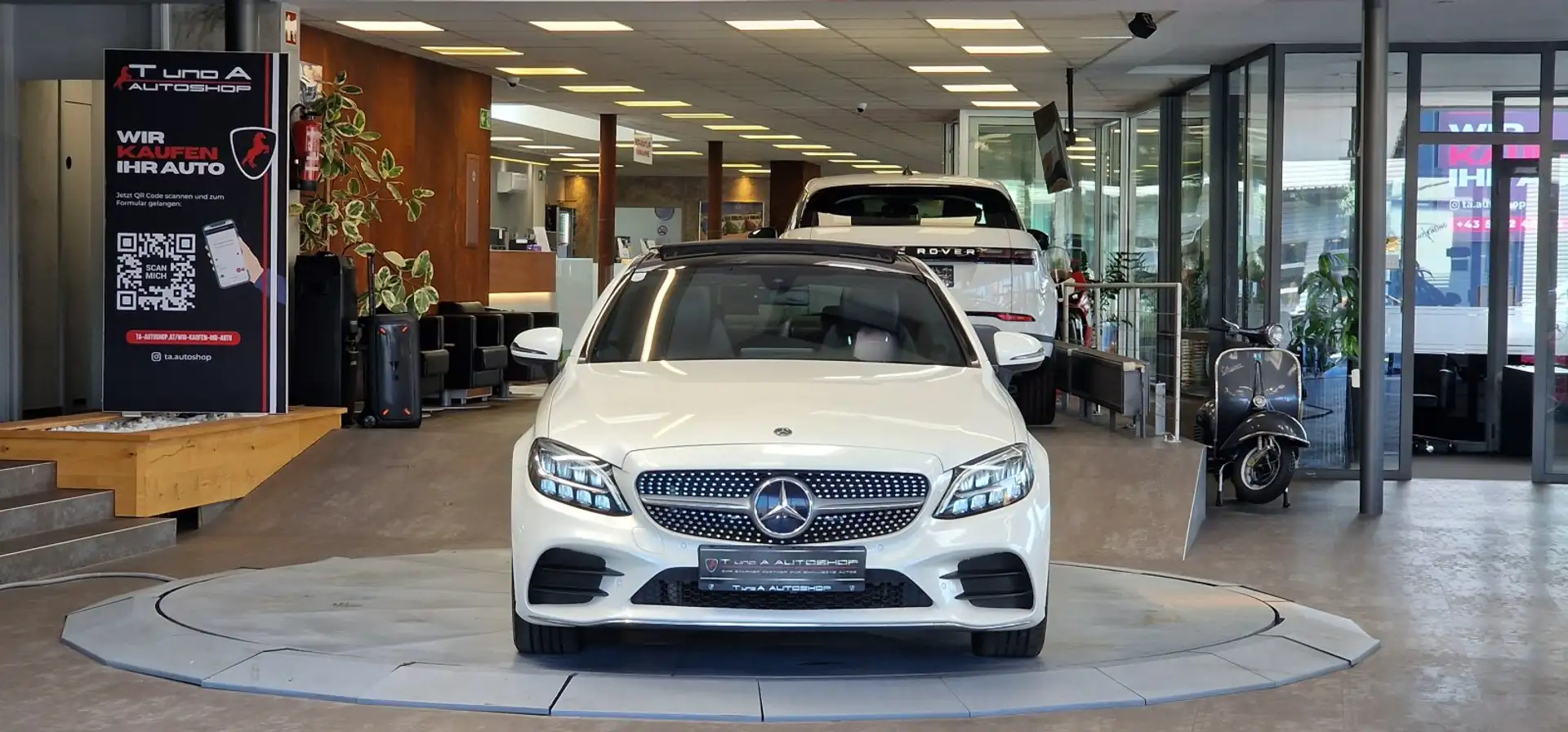 Mercedes-Benz C 300 Coupe AMG-Paket Aut. *Pano*Kamera*Ambiente*18Zoll* Weiß - 2
