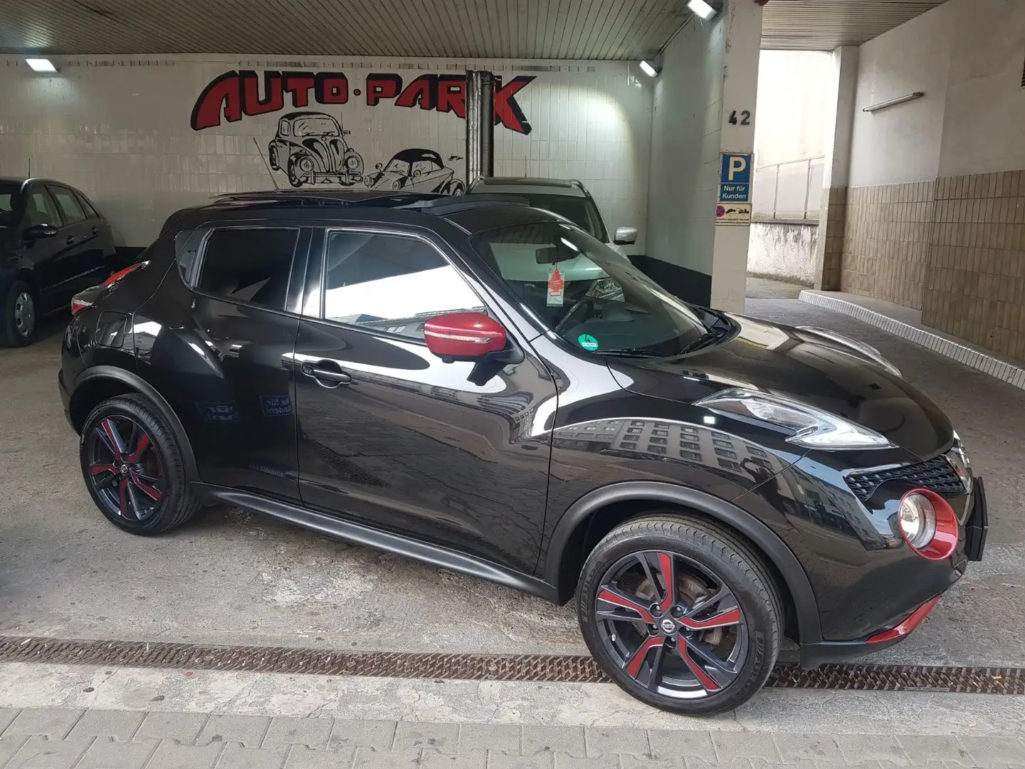 Nissan Juke Tekna/Pano.Glas elektr.Navi/Automatik/1Hand Schwarz - 1