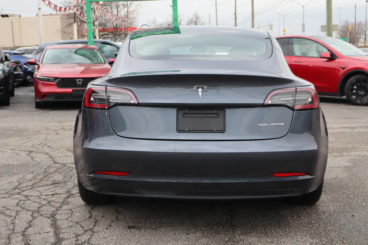 Tesla Model 3 fotografie Tesla Model 3