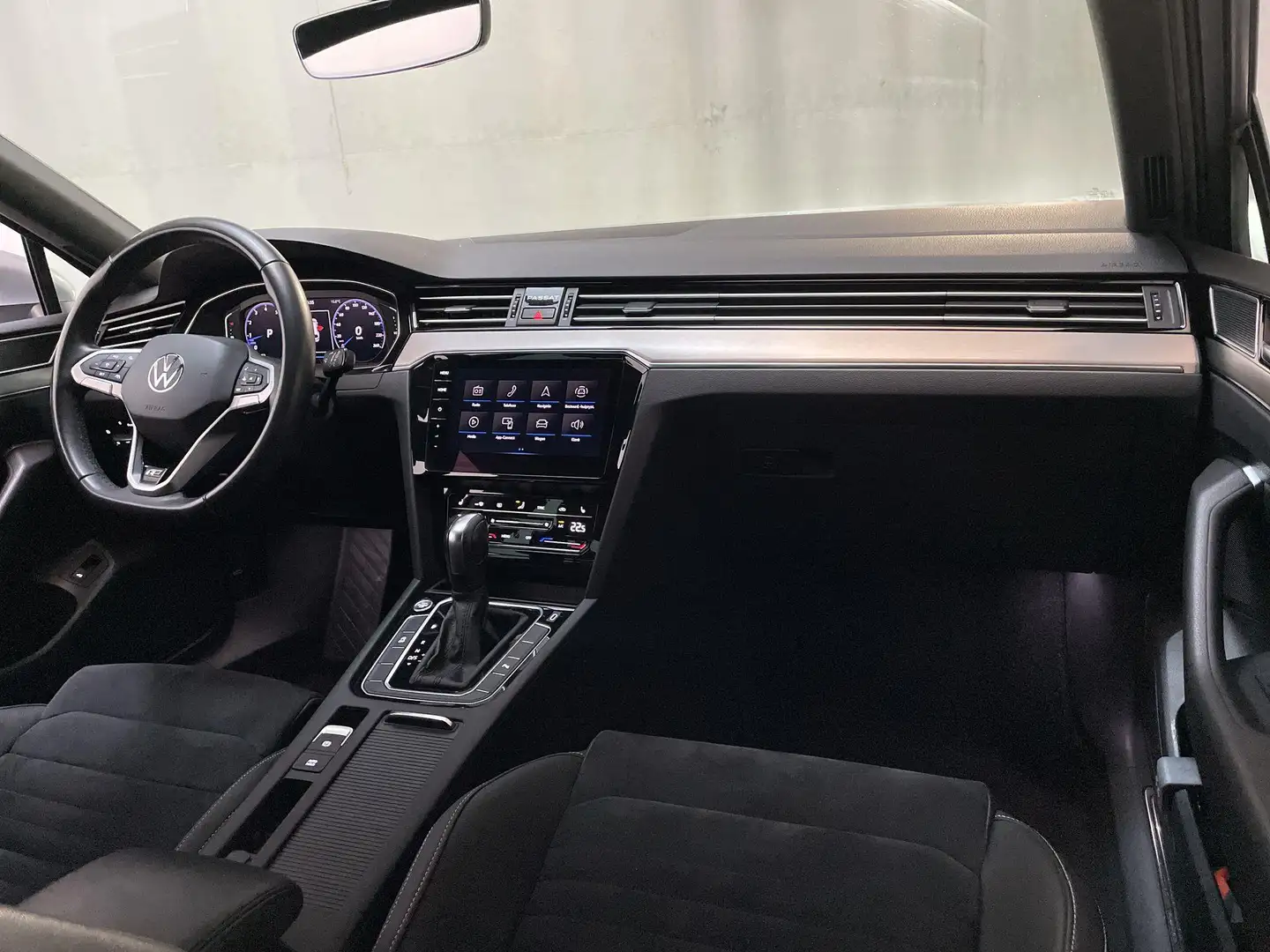 Volkswagen Passat Variant 1.5 TSI 150pk DSG R-Line Business + Stoelverwarmin Gris - 2