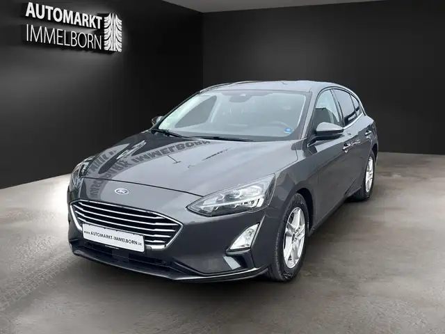 Ford Focus view 3