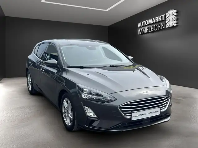Ford Focus view 2