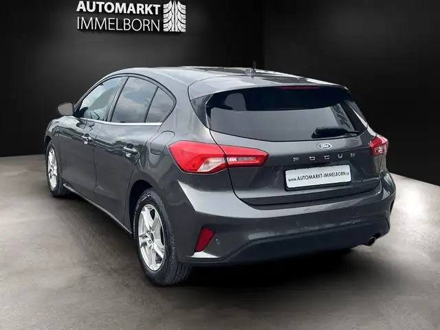 Ford Focus view 9