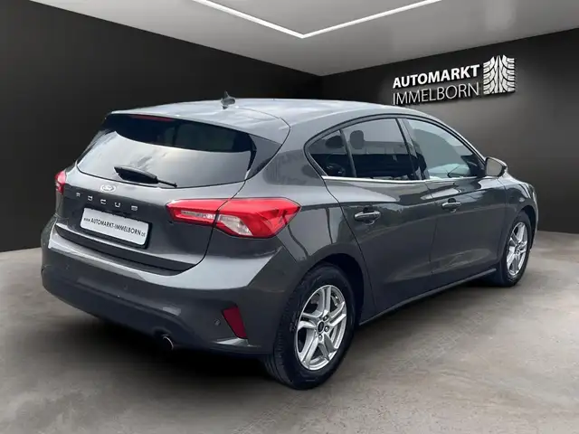 Ford Focus view 6