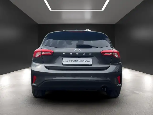 Ford Focus view 8