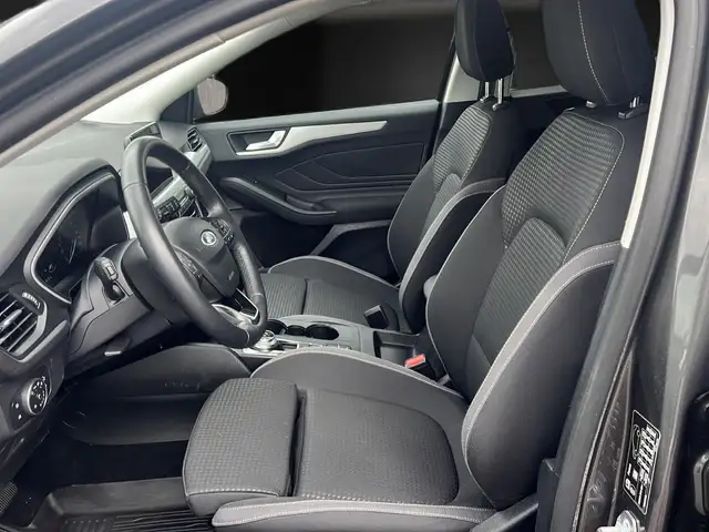 Ford Focus view 15