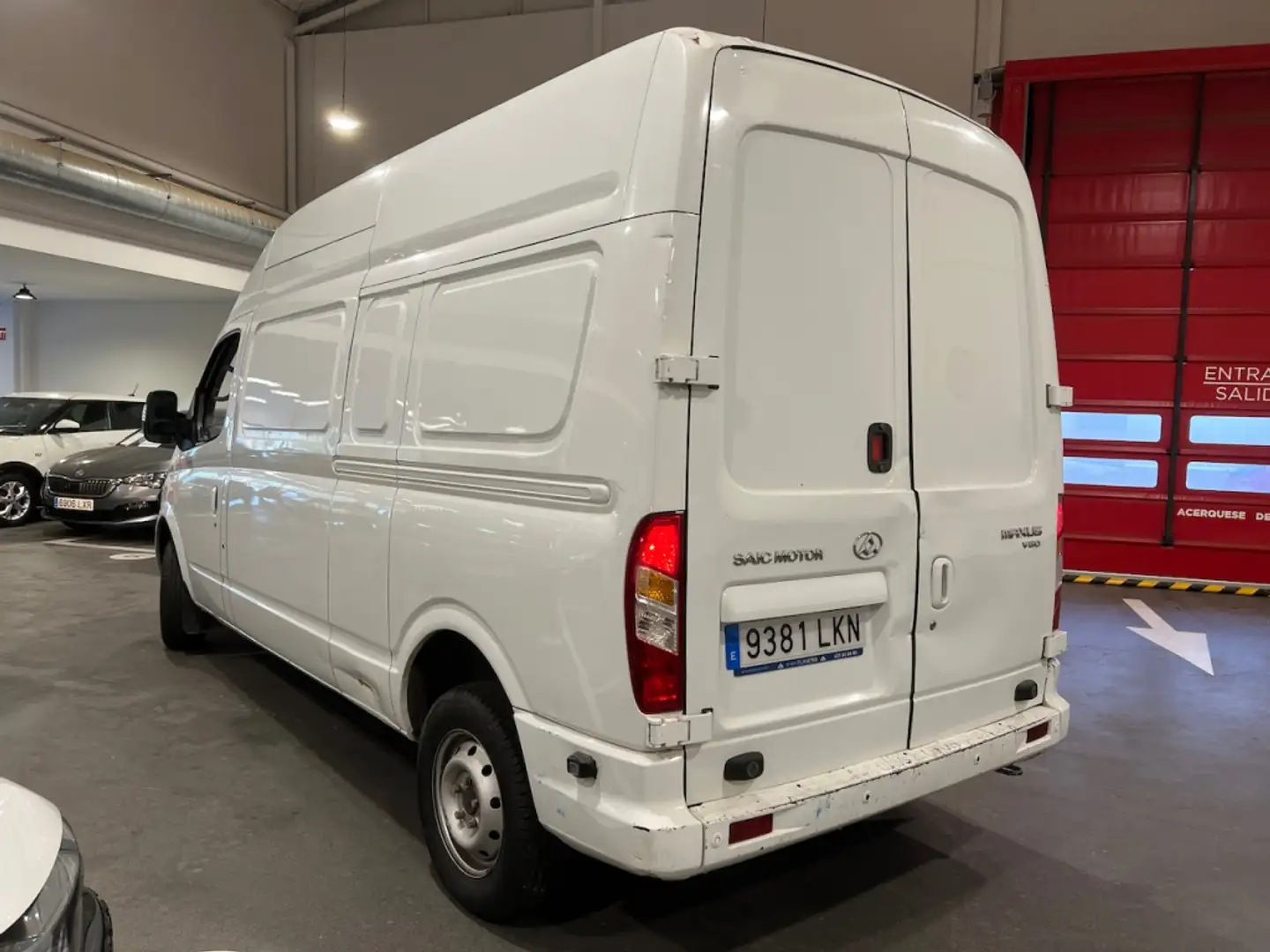 Maxus V80 Furgón L2H3 Blanco - 2