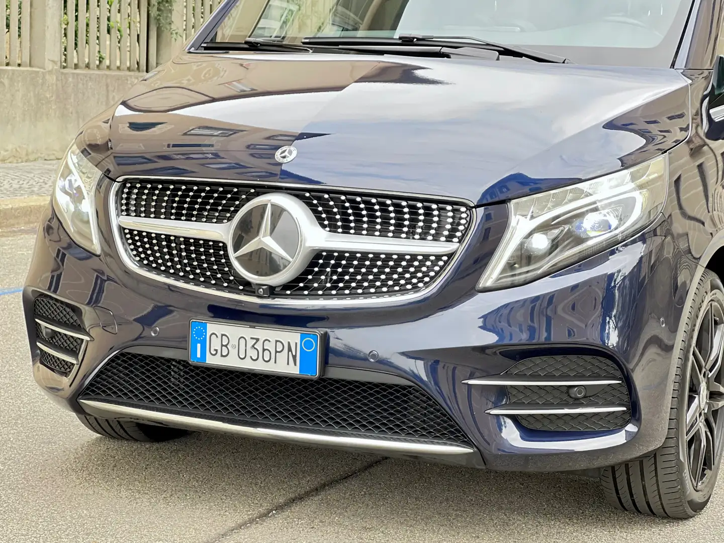 Mercedes-Benz V 300 d 239cv 9G-Tronic 4Matic Long Exclusive AMG FULL Blu/Azzurro - 2