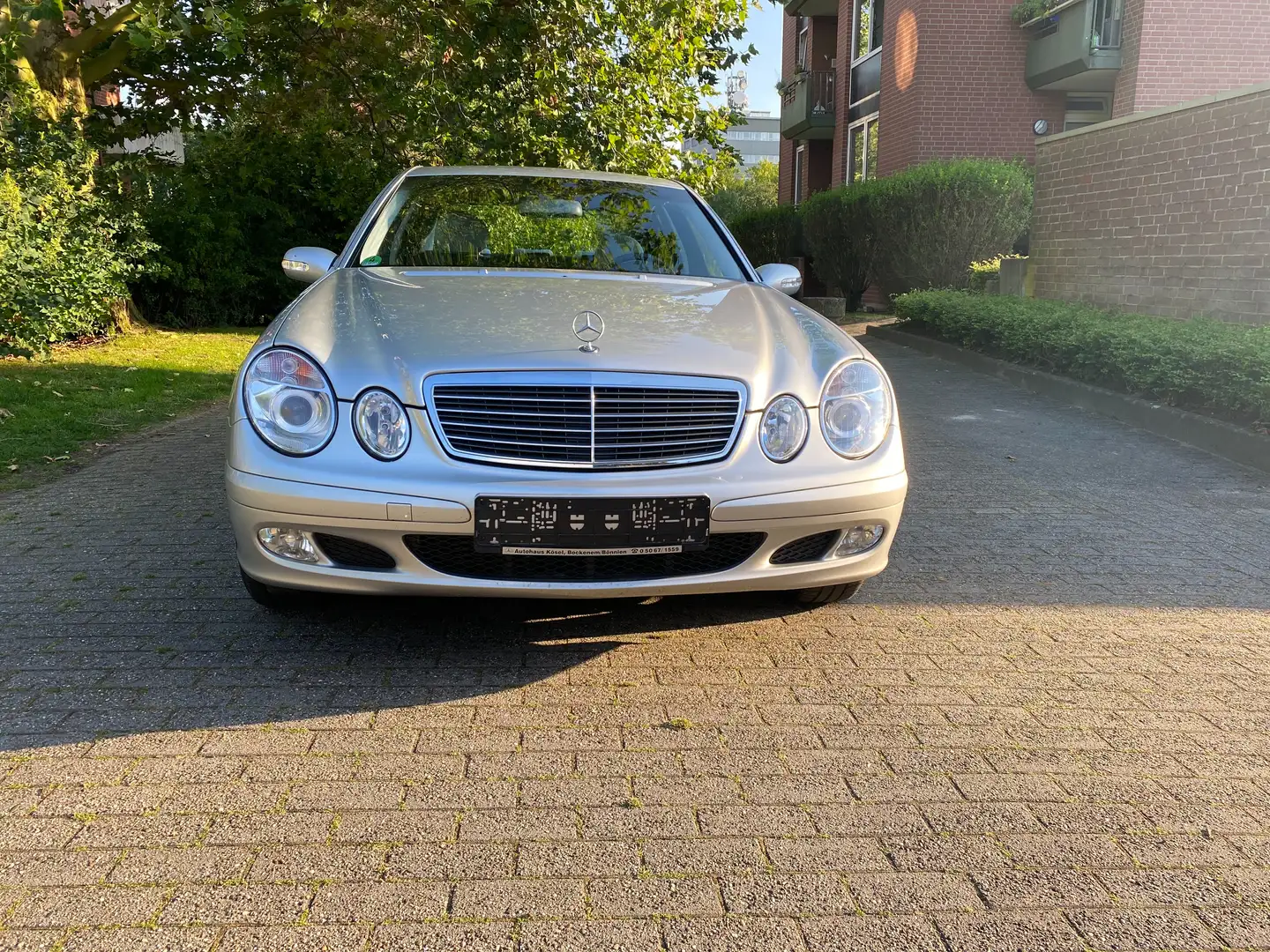 Mercedes-Benz E 200 E-Klasse Kompressor Elegance Silber - 2