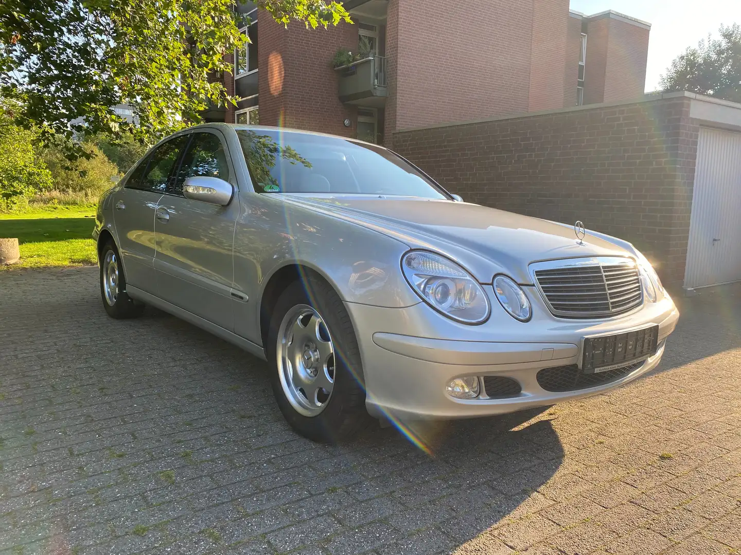 Mercedes-Benz E 200 E-Klasse Kompressor Elegance Silber - 1