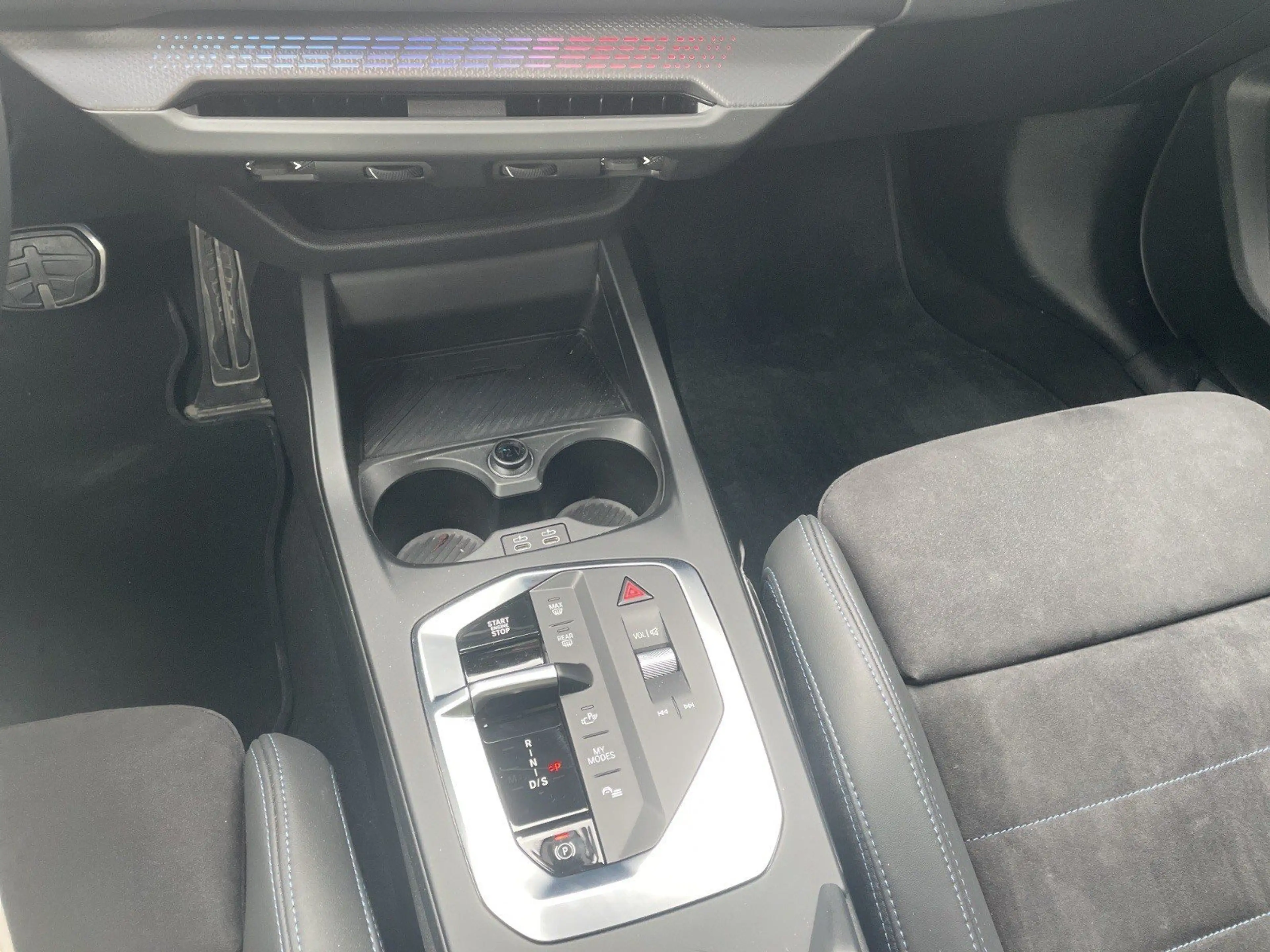BMW 223 xDrive Gran Coupe — photo 13