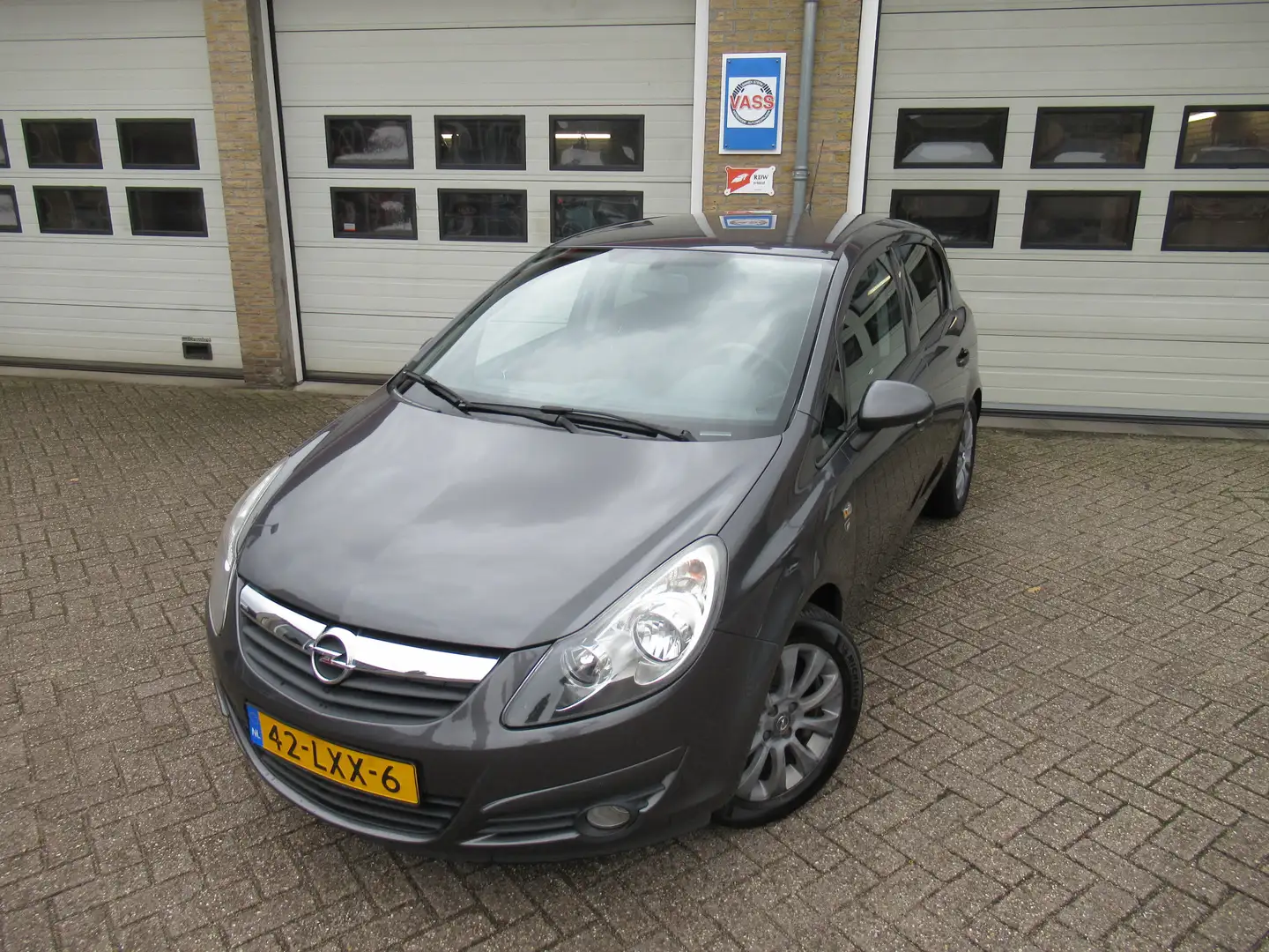 Opel Corsa 1.2-16V '111' Edition Gris - 1