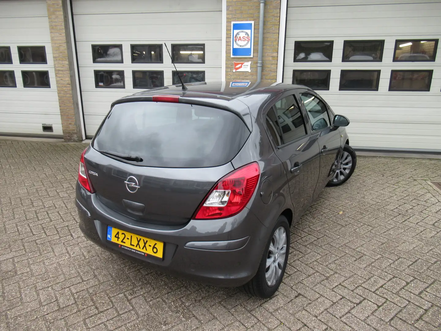 Opel Corsa 1.2-16V '111' Edition Gris - 2