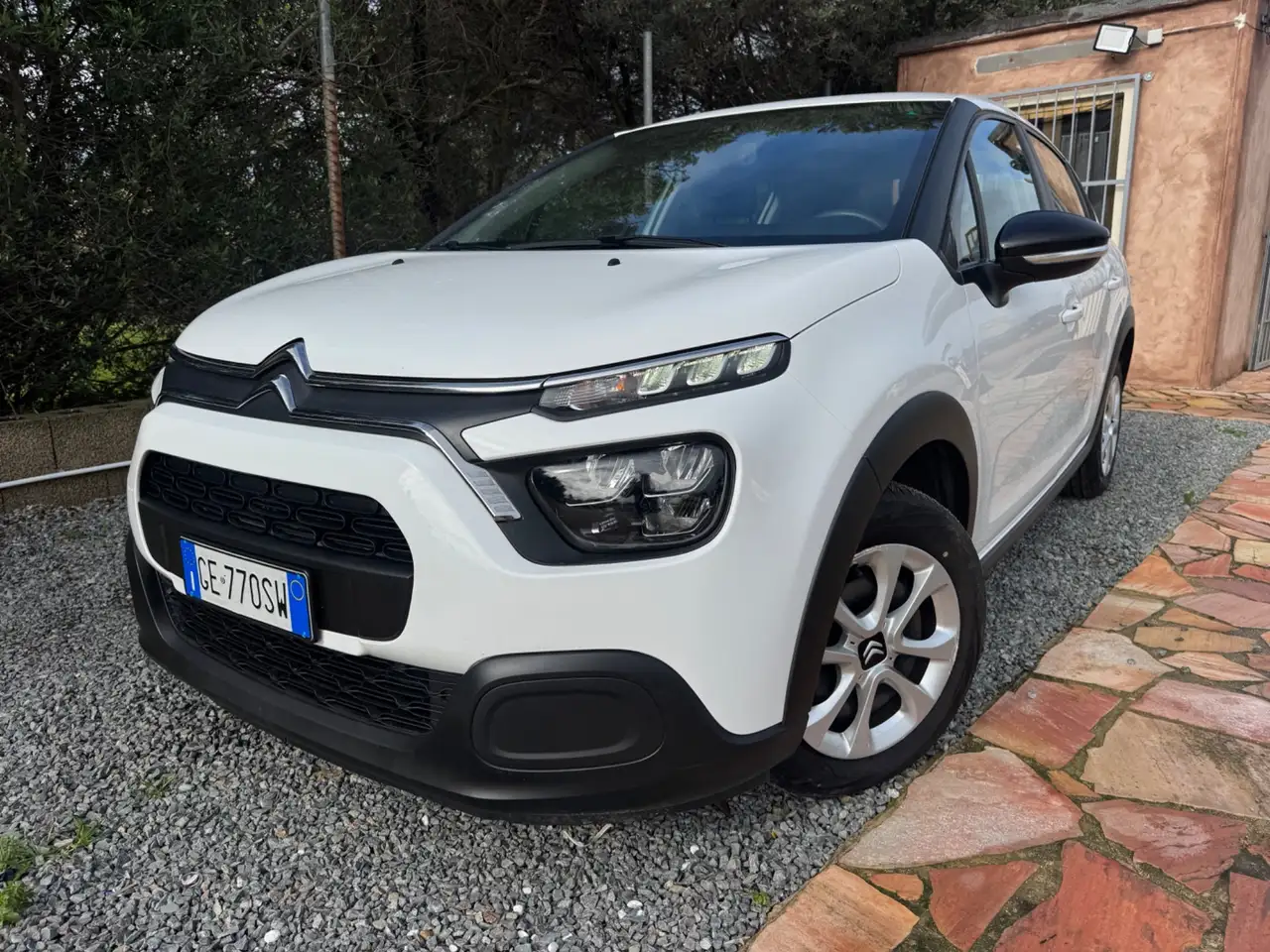 Citroen C3 C3 BlueHDi 100 S&S Shine Pack — photo 1 of 15