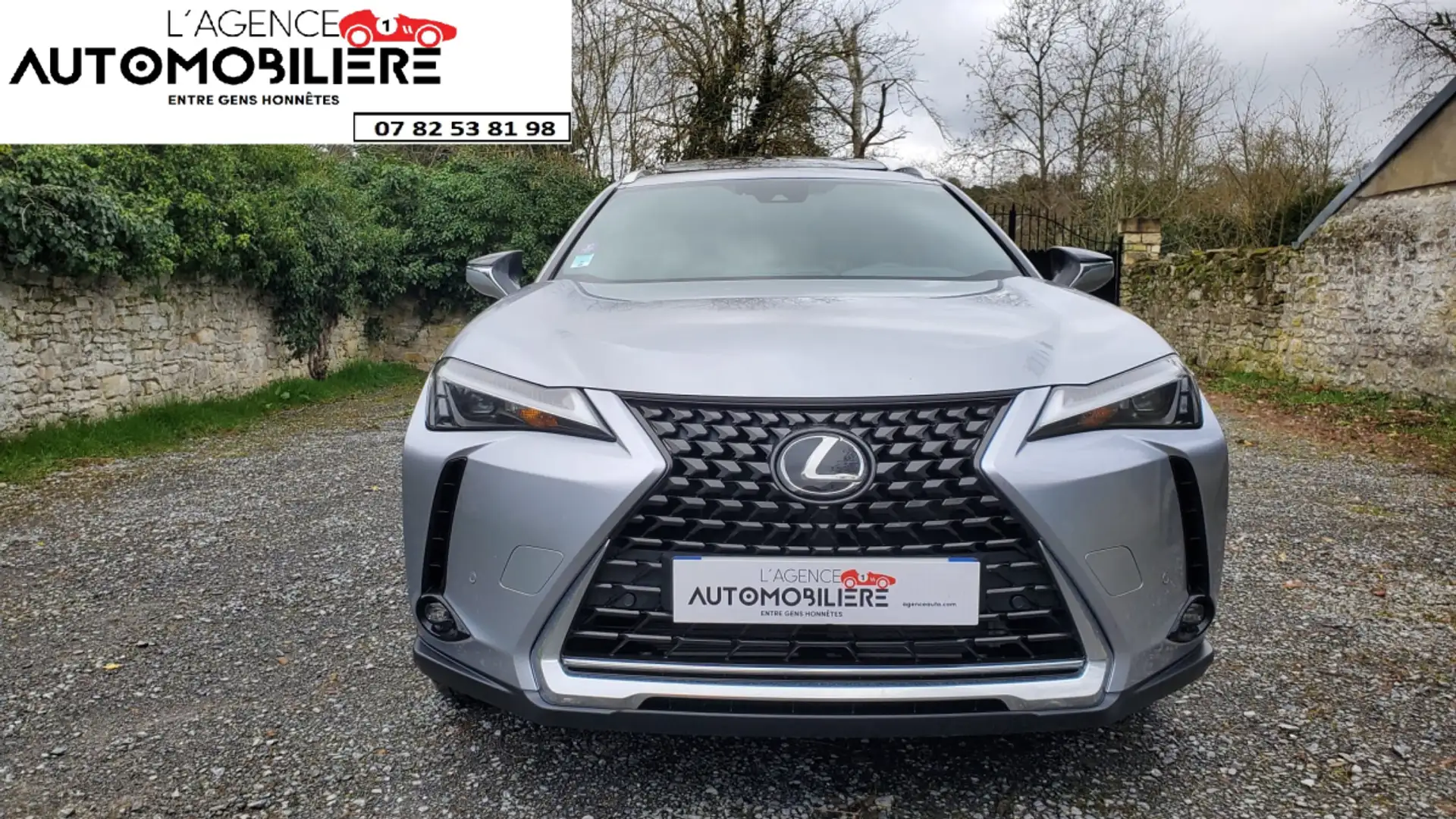 Lexus UX 250h Hybride 4WD MC Luxe TO Silber - 2