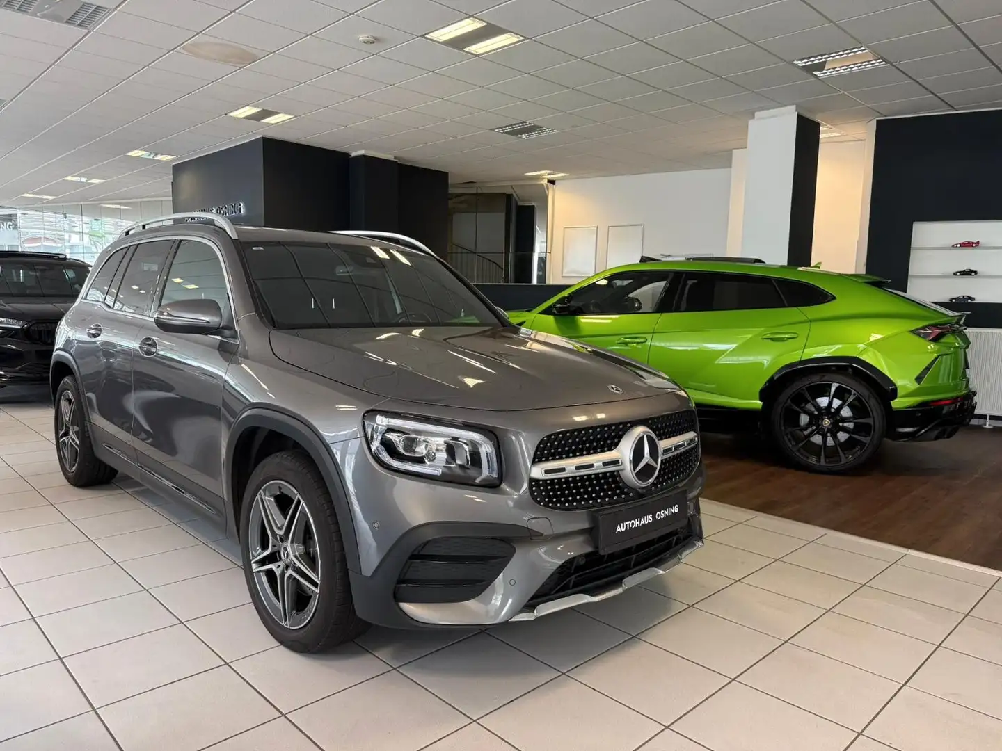 Mercedes-Benz GLB 200 d AMG CARBON DISTRONIC KAMERA AHK NAVI Grau - 2