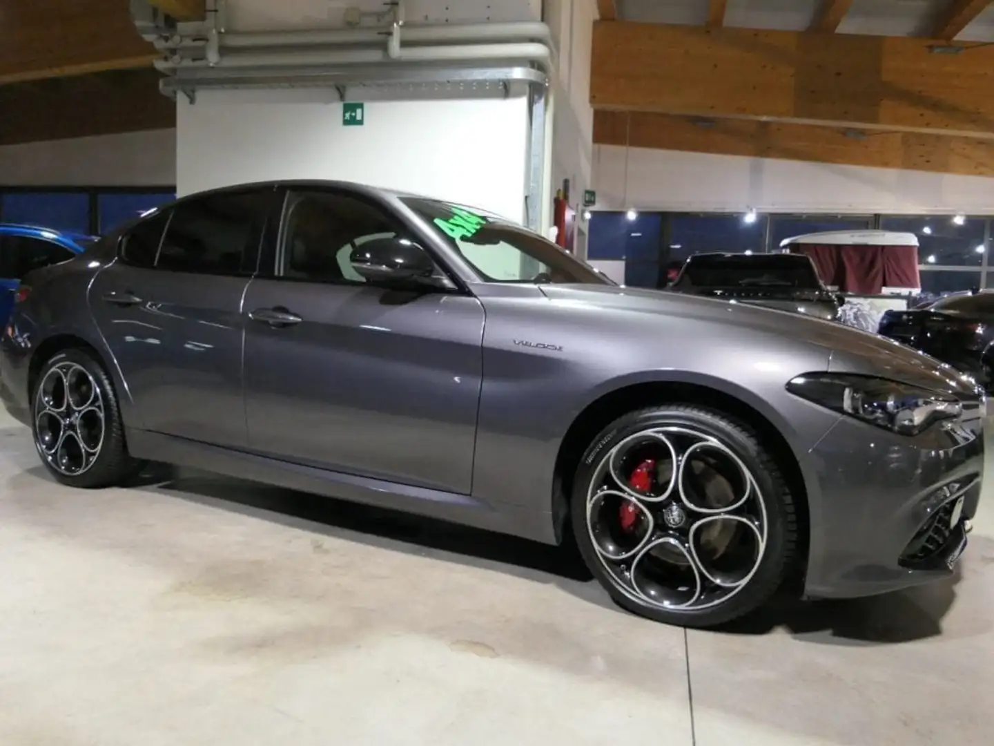 Alfa Romeo Giulia 2.0 Turbo 280 CV AT8 AWD Q4 Veloce Grijs - 1