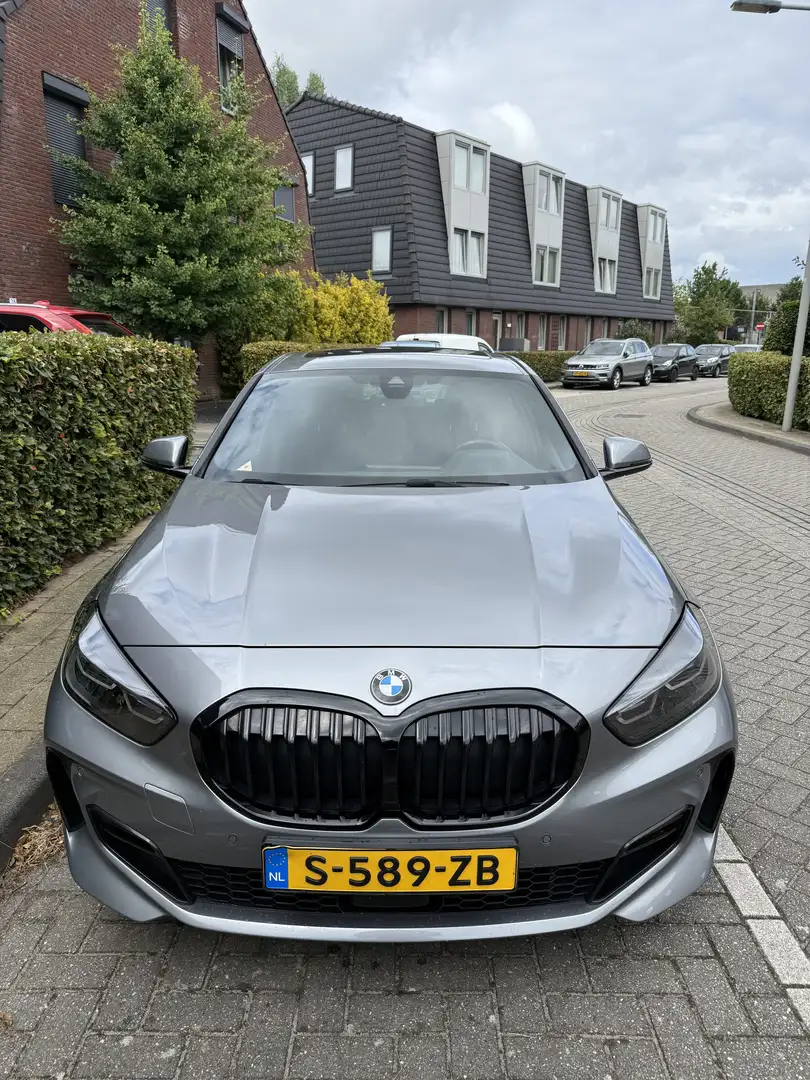BMW 118 Executive Grijs - 1