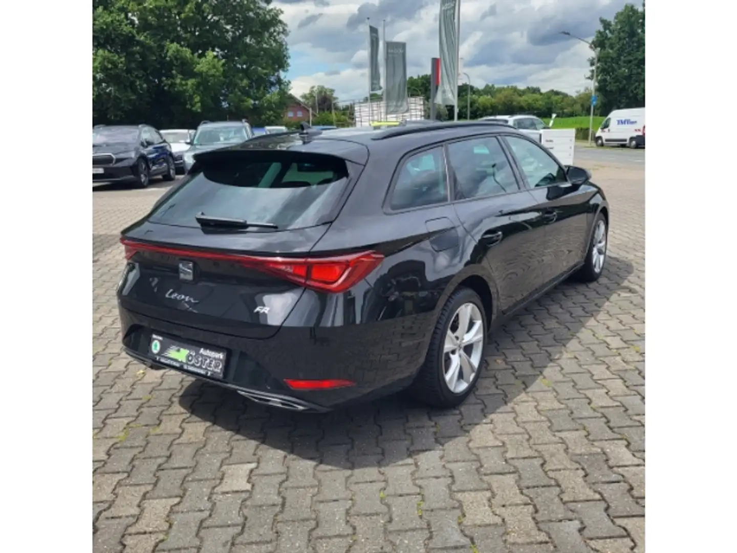 SEAT Leon SP FR-Line 1.5 eTSI 110kW 7 G DSG ACC*MATRIX*VISIO Negru - 2