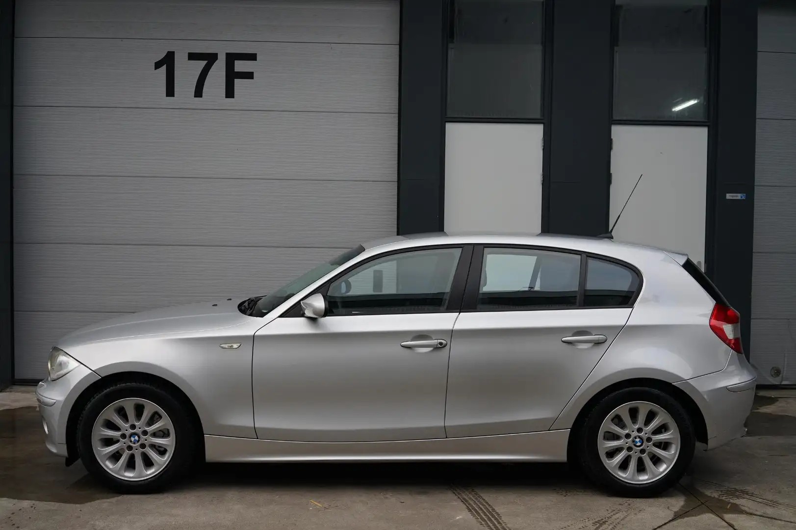 BMW 120 1-serie 120i EXE Grau - 1
