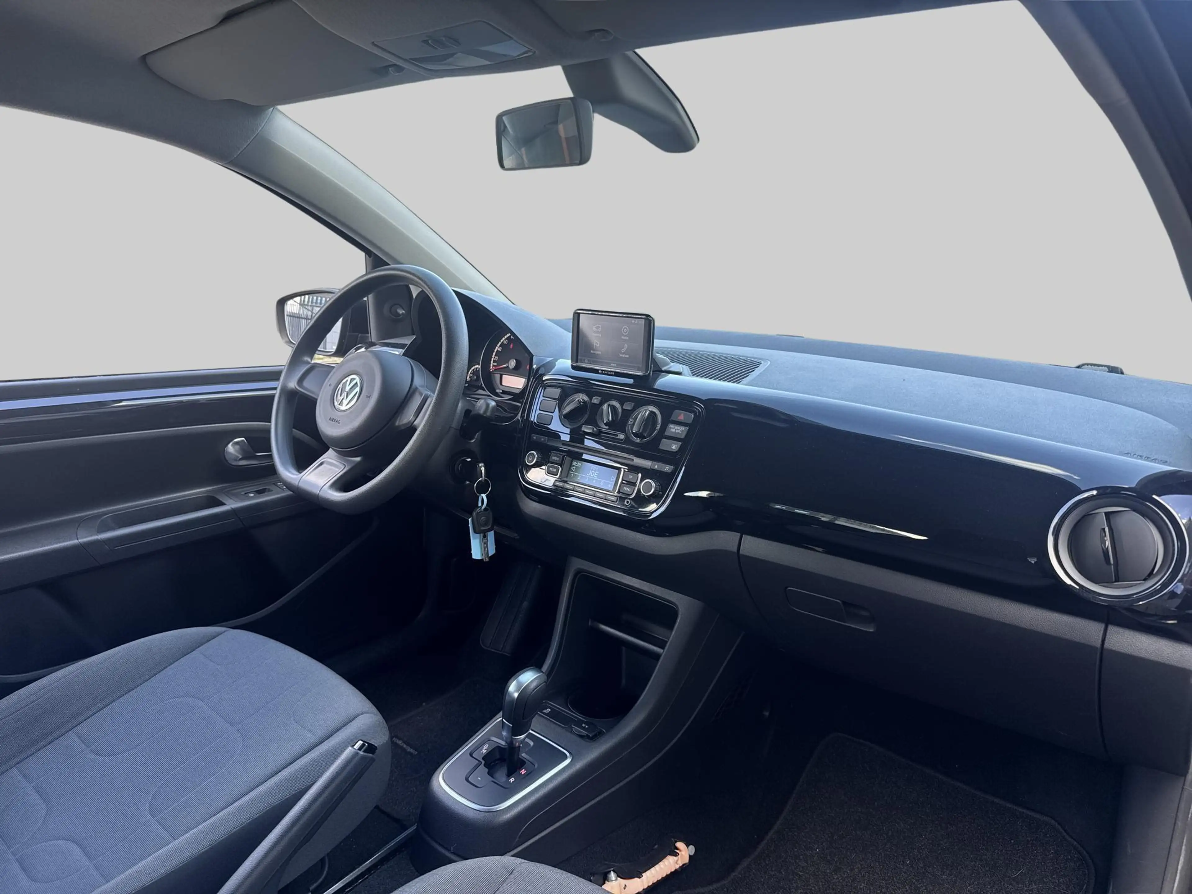 Volkswagen up! 1.0 move — photo 13