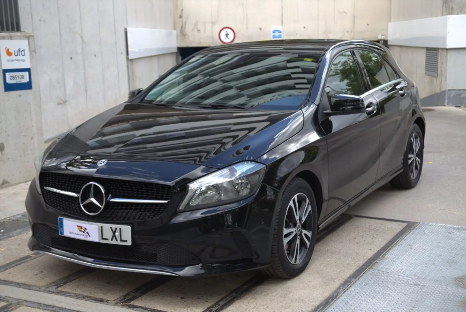 Mercedes-Benz A 200 200d 7G-DCT Schwarz - 1