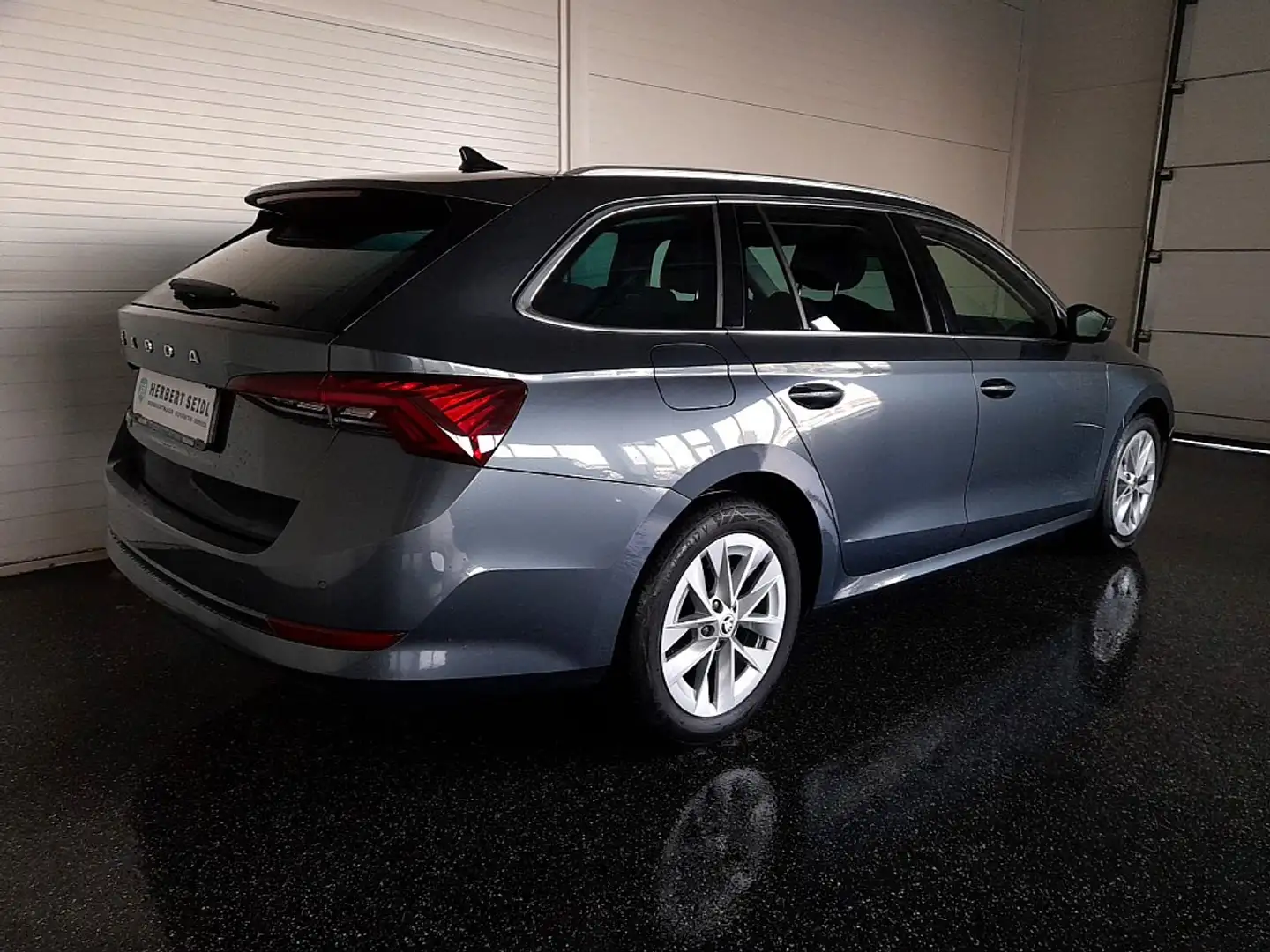 Skoda Octavia Combi FIRST ED 2,0 TDI DSG *MATRIX-LED / HEAD-U... Grau - 2
