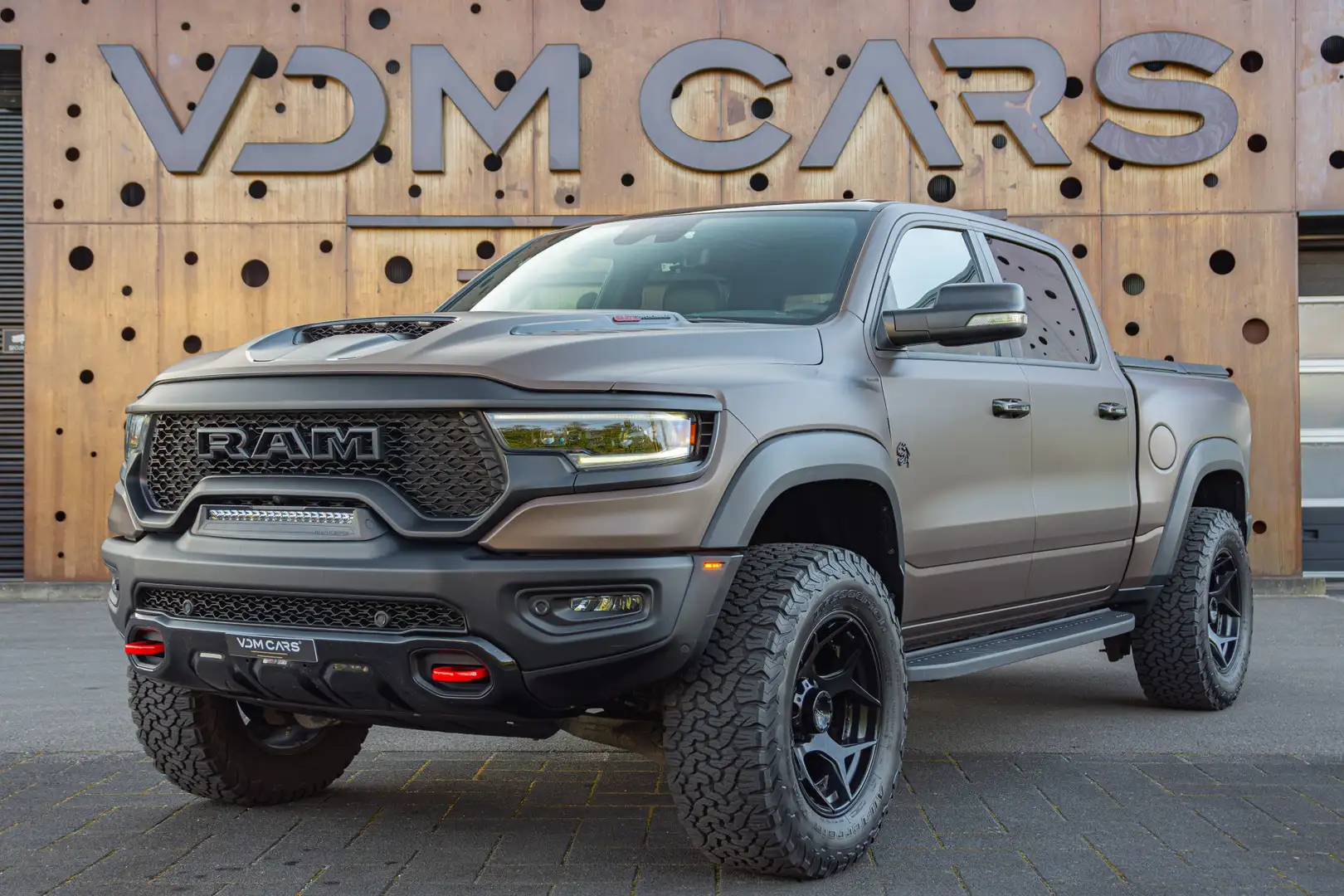 Dodge RAM 1500 TRX | 702 PK | BTW | LPG | TREKHAAK| CARBON | Zwart - 1
