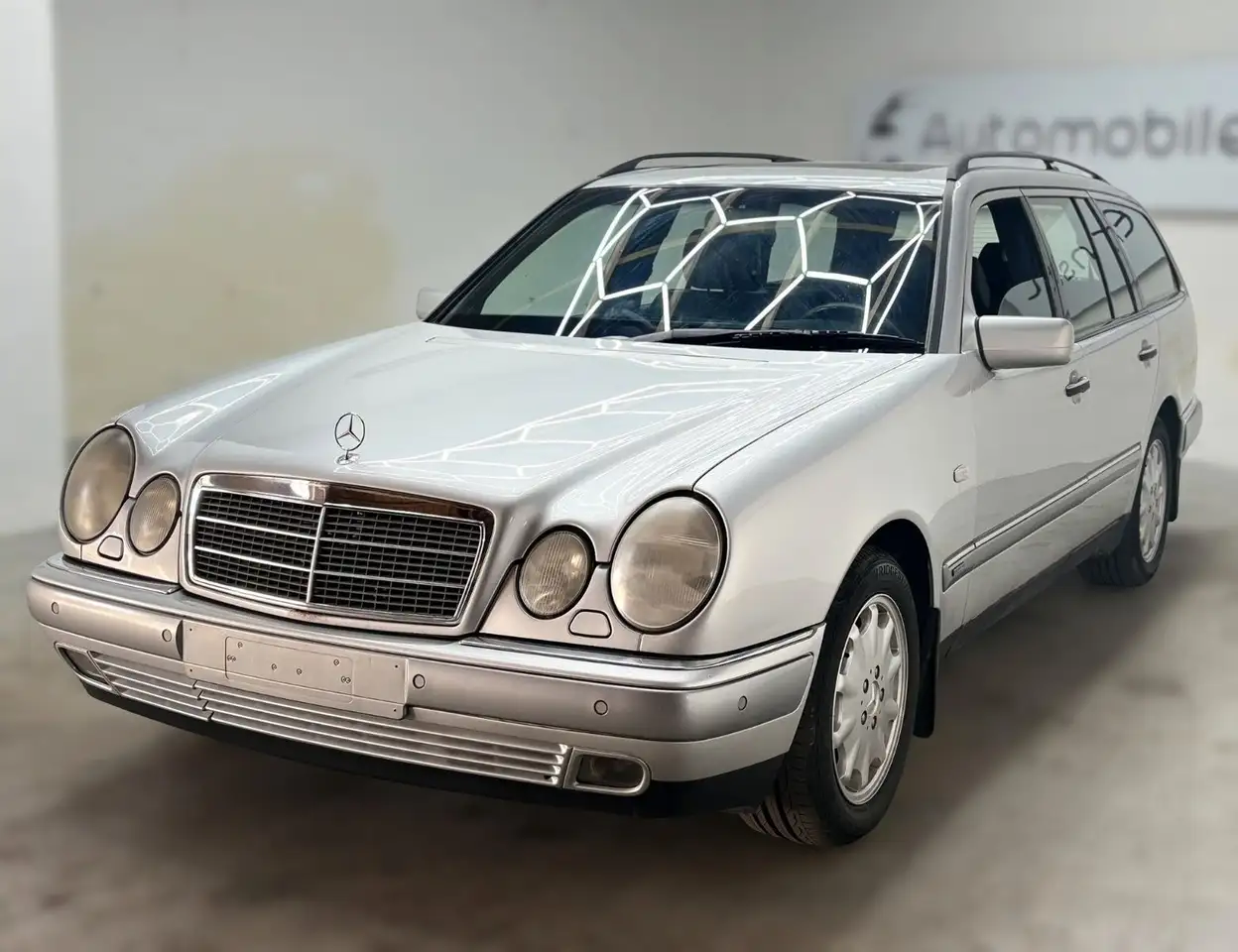 Mercedes-Benz E 300 TDT, foto 2