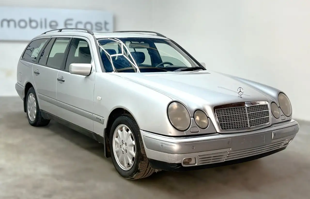 Mercedes-Benz E 300 TDT, foto 3