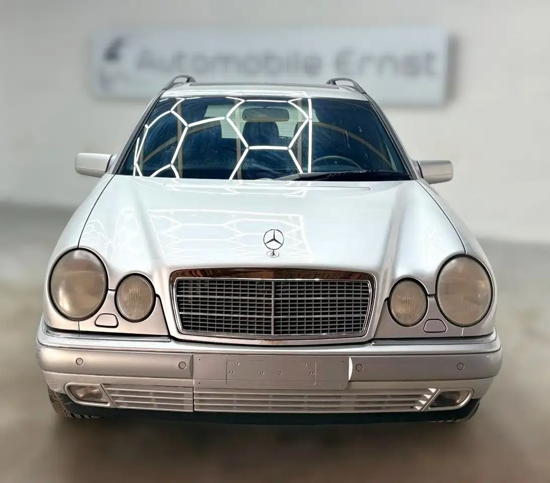 Mercedes-Benz E 300 TDT, foto 1