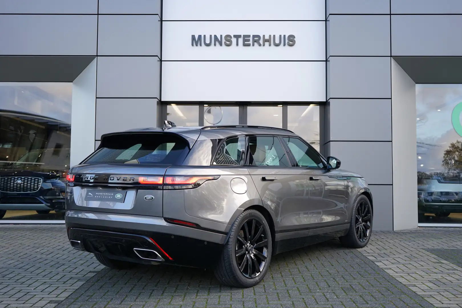 Land Rover Range Rover Velar 3.0 V6 AWD R-Dynamic HSE | Luchtvering | Meridian Grijs - 2