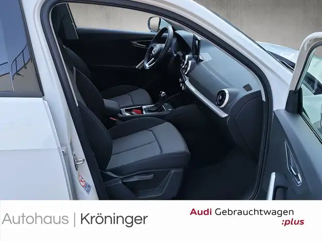 Audi Q2 view 9