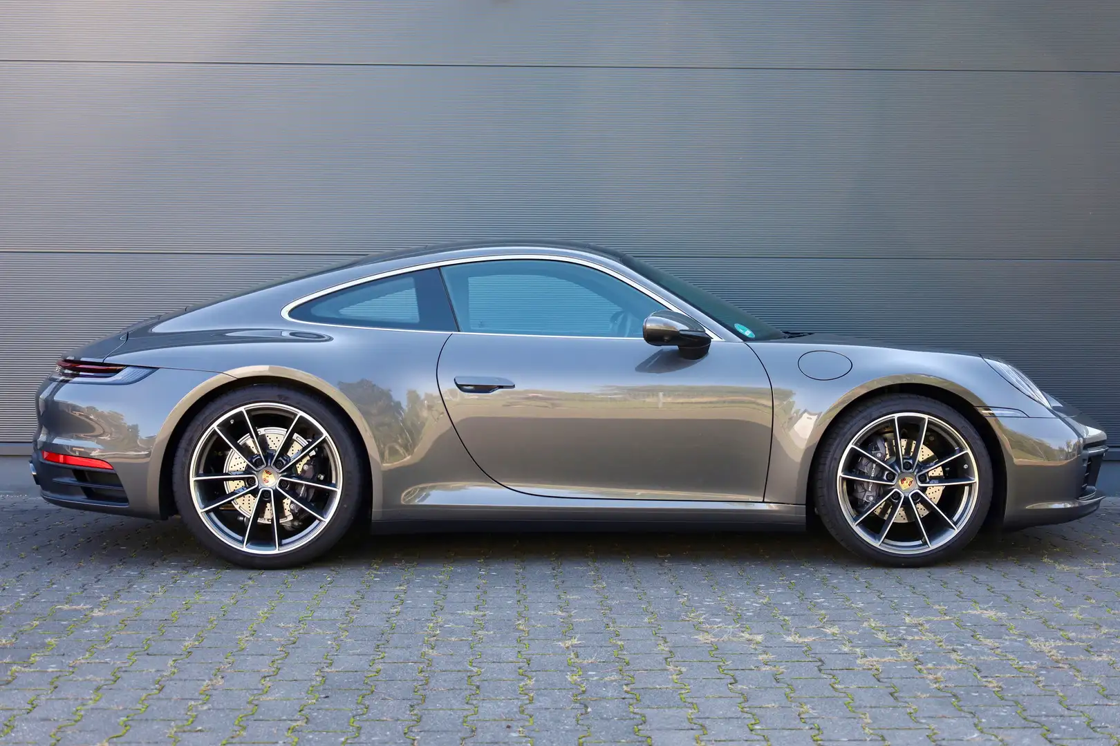 Porsche 992 Carrera 4 *Porsche Approved* Grau - 2
