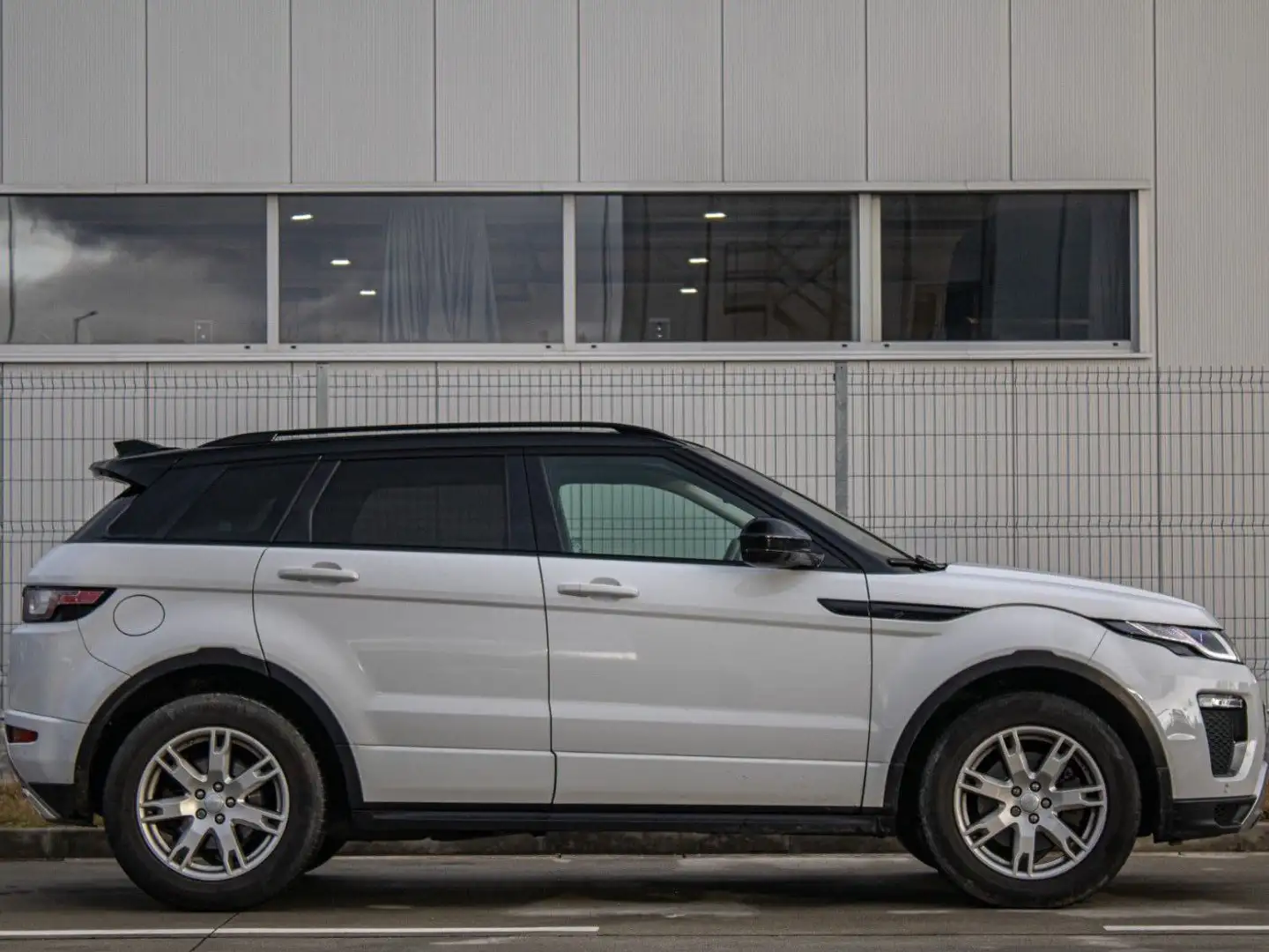Land Rover Range Rover Evoque Range Rover Evoque 2.0D TD4 Aut. SE Dynamic Weiß - 1