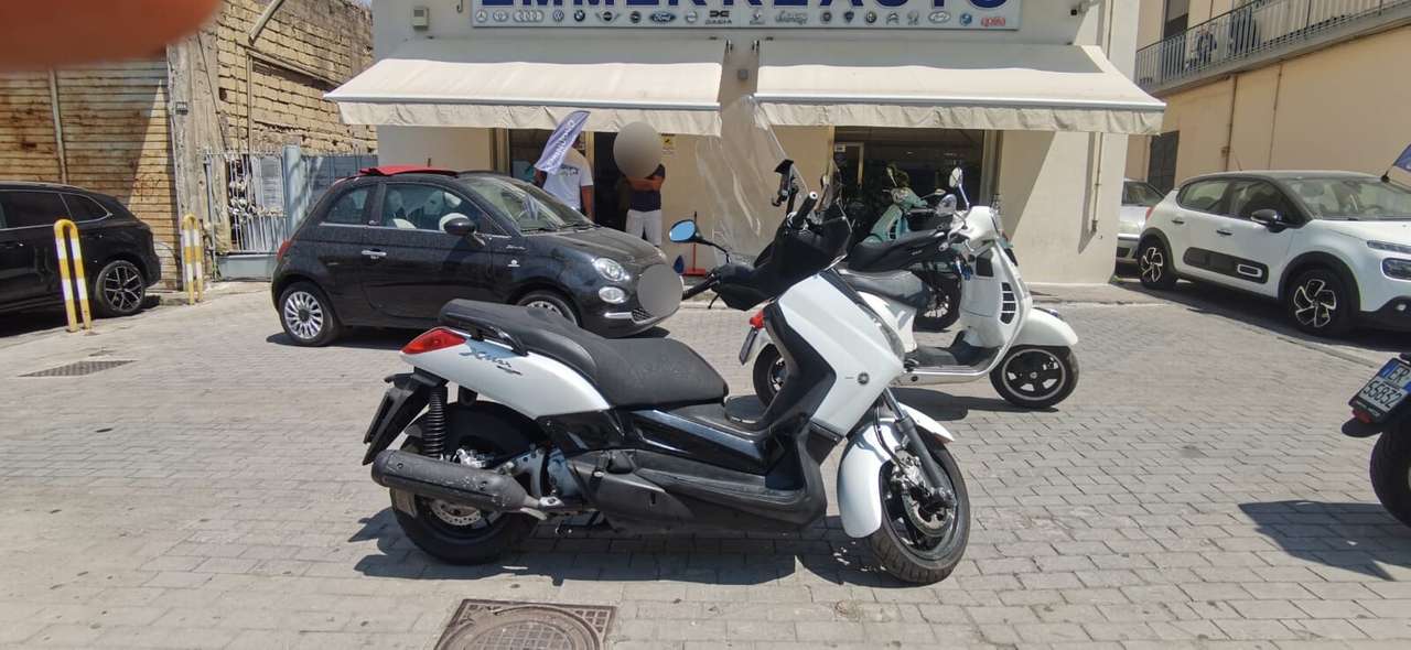 Yamaha X-Max 250